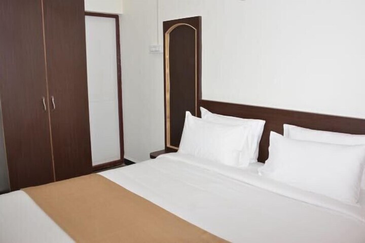 Room 5 of 14