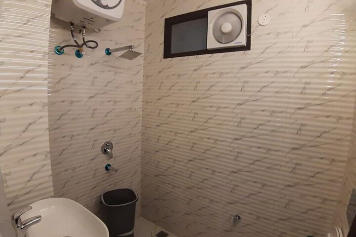 Room 12 of 14