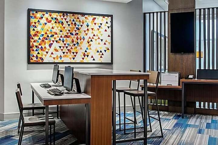 Business Center 66 of 69