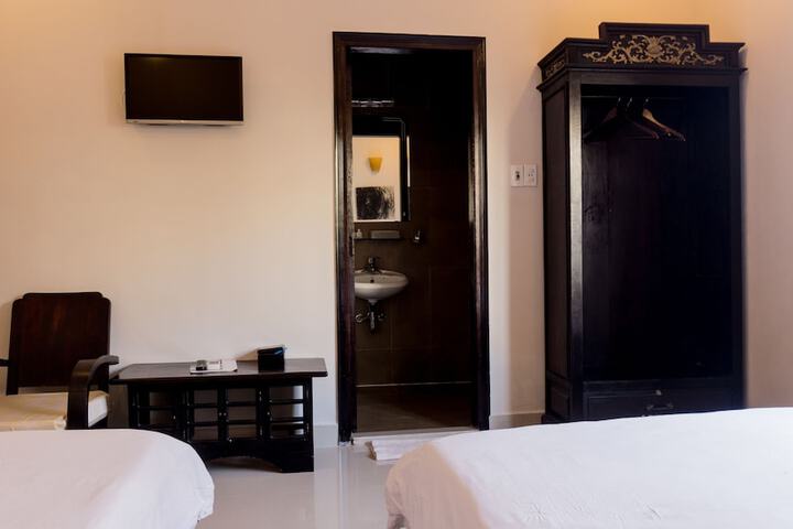 Room 5 of 48