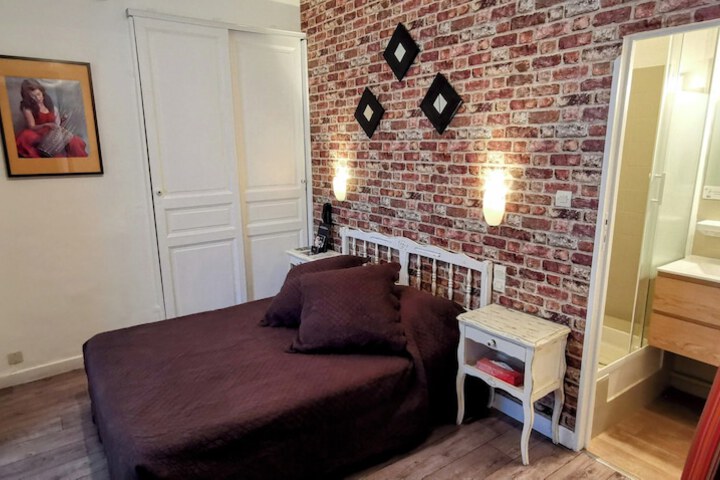 Room 30 of 82