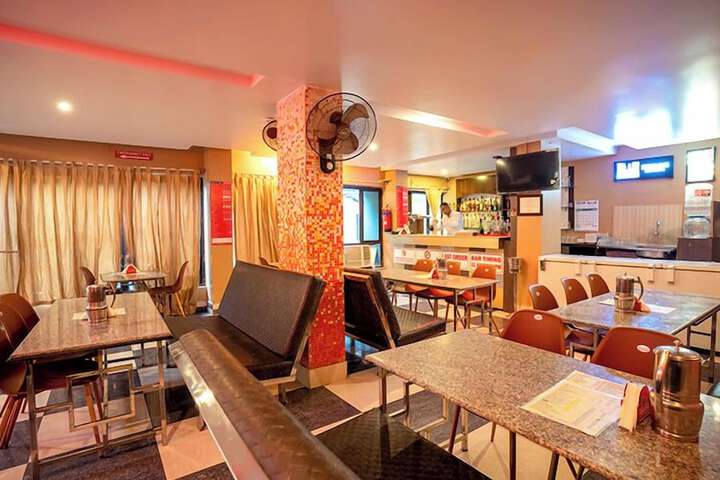 Lounge 144 of 169