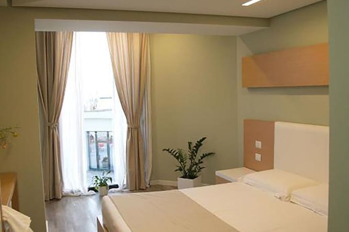 Room 8 of 32