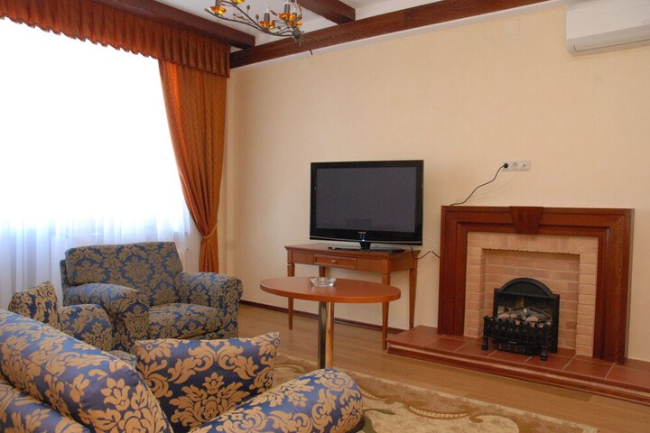 Room 5 of 11