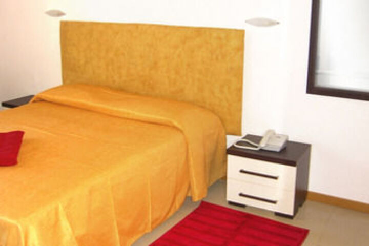 Room 12 of 33