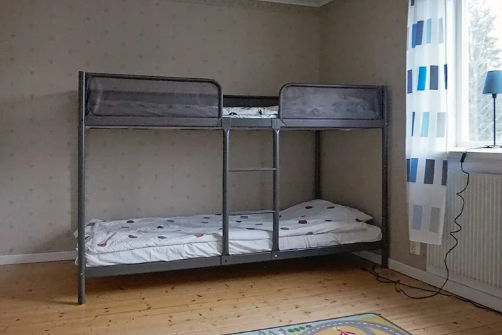 Room 5 of 16