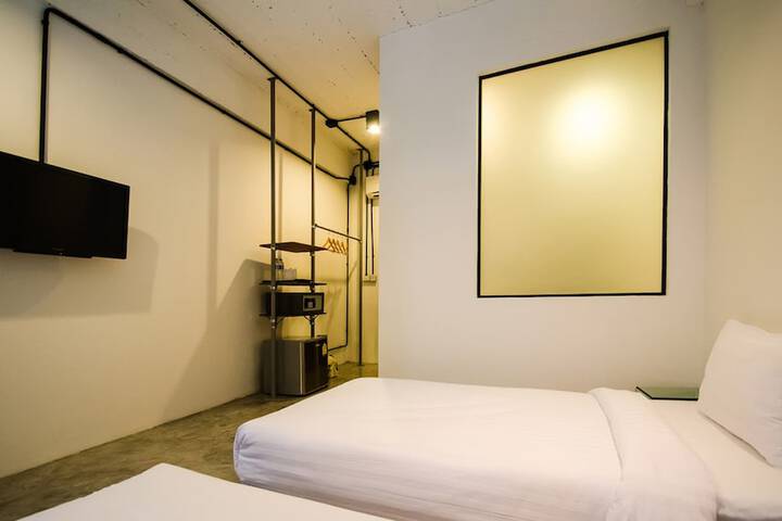 Room 15 of 37