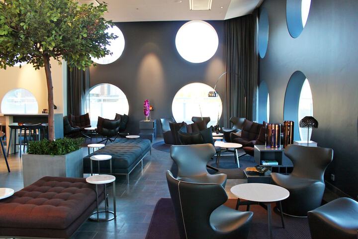 Lounge 62 of 77