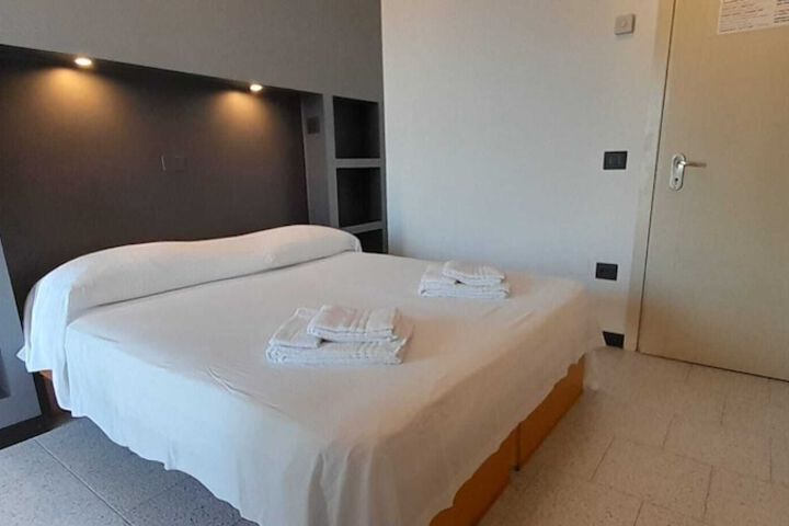 Room 28 of 61