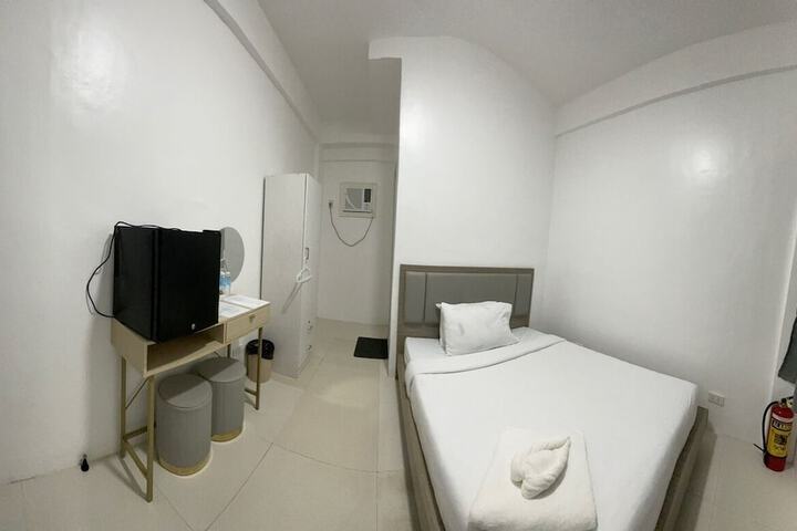 Room 7 of 16
