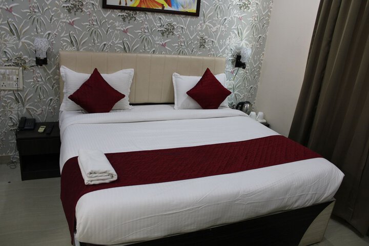 Room 9 of 11
