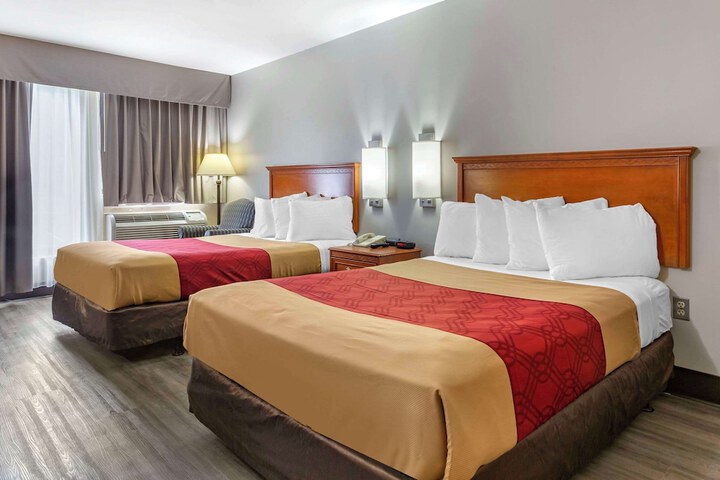 2 Double Beds (8 of 9)