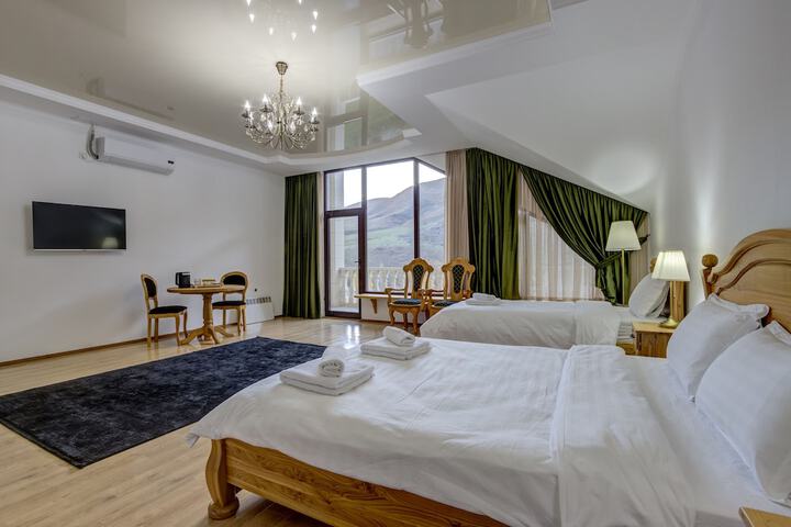 Room 4 of 27