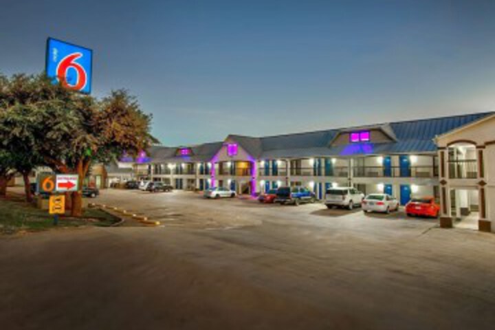 Image of super 8 motel