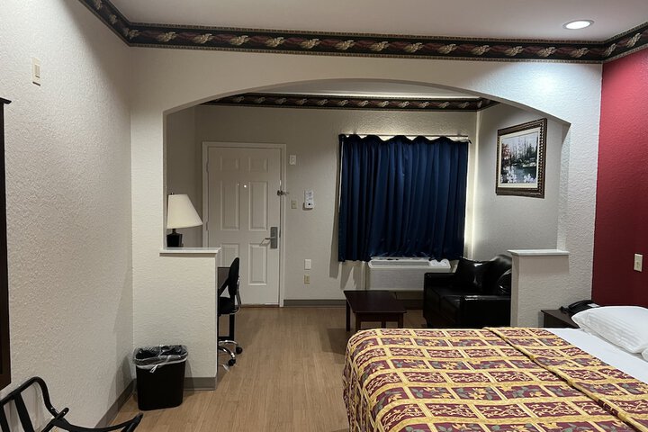 Room 11 of 30