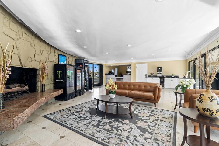 Entrance & Lobby