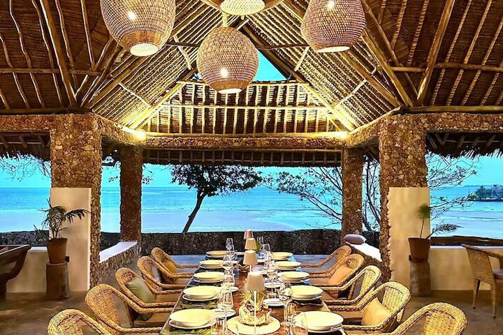 Dining 10 of 31