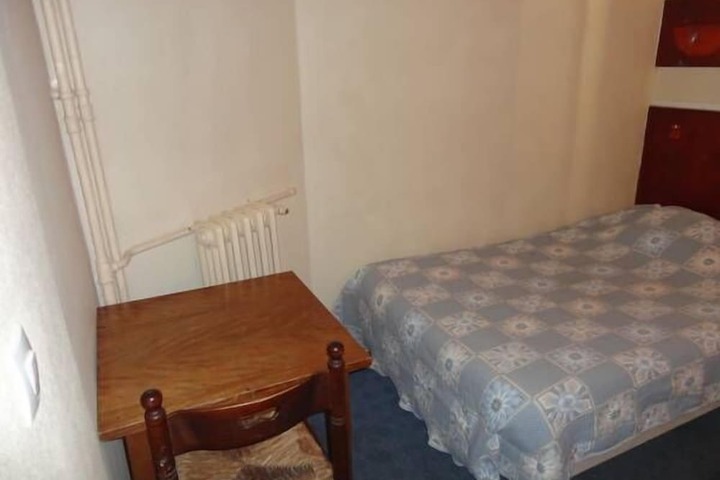 Room 7 of 18