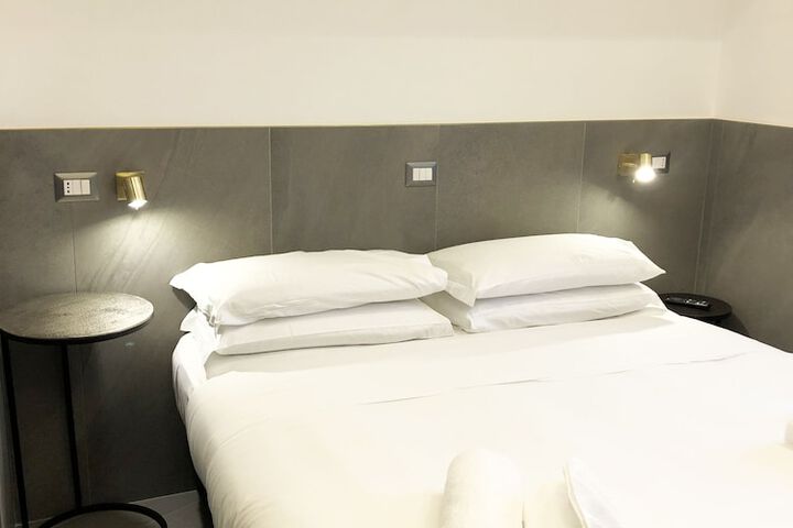 Room 6 of 87