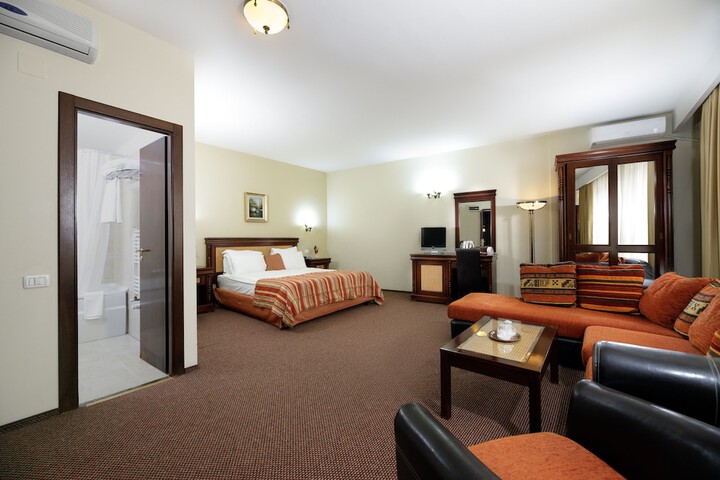 Room 14 of 50