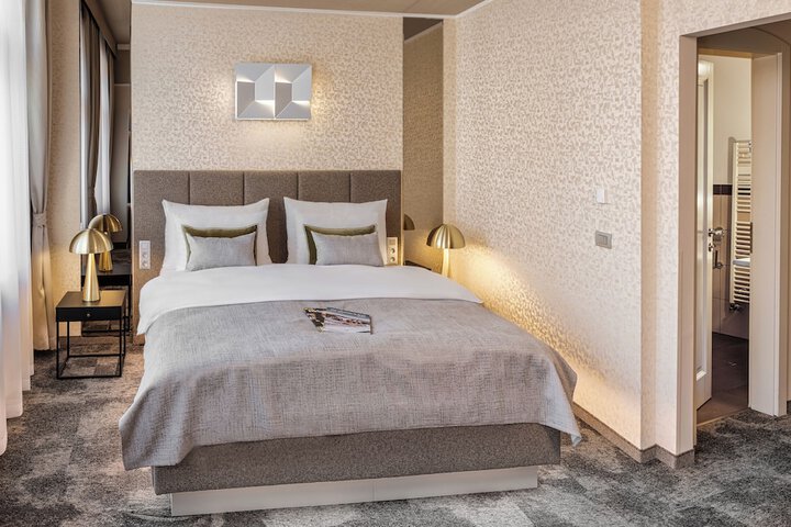 Room 10 of 25