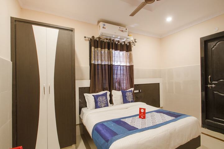 Room 12 of 19