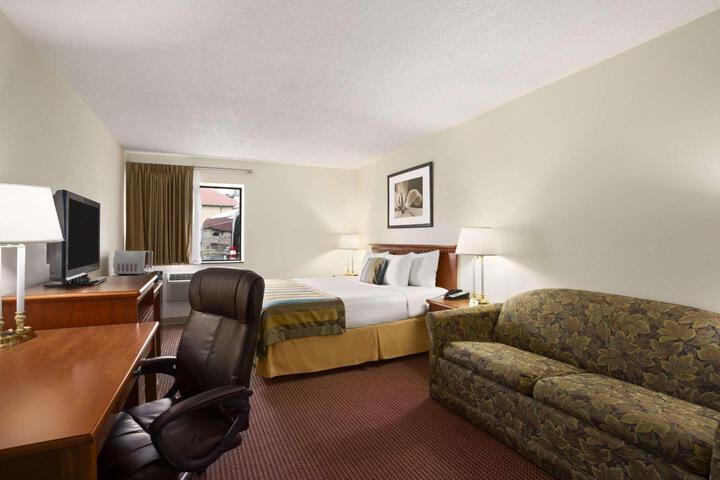 1 King Bed (1 of 6)