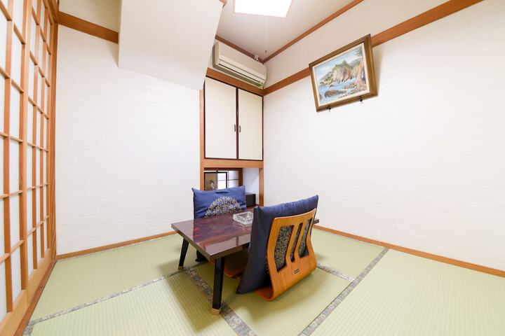 Room 18 of 81