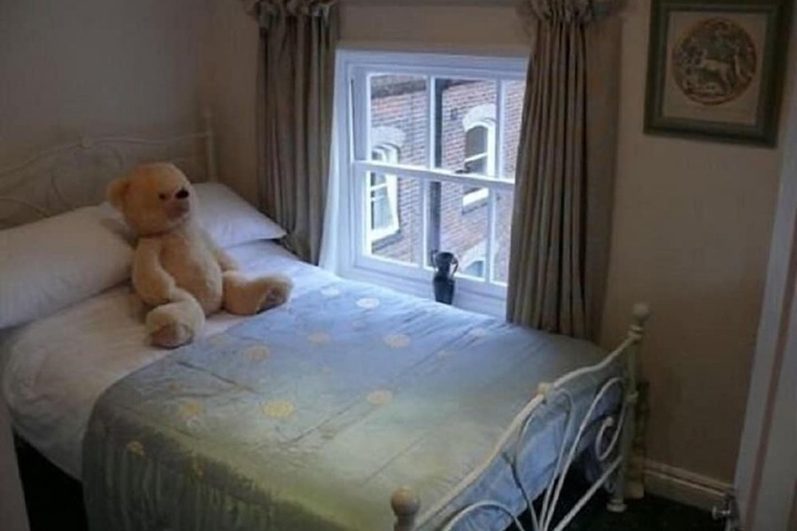 Room 2 of 18