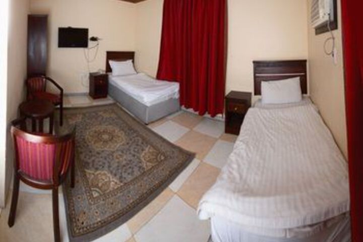 Room 8 of 12