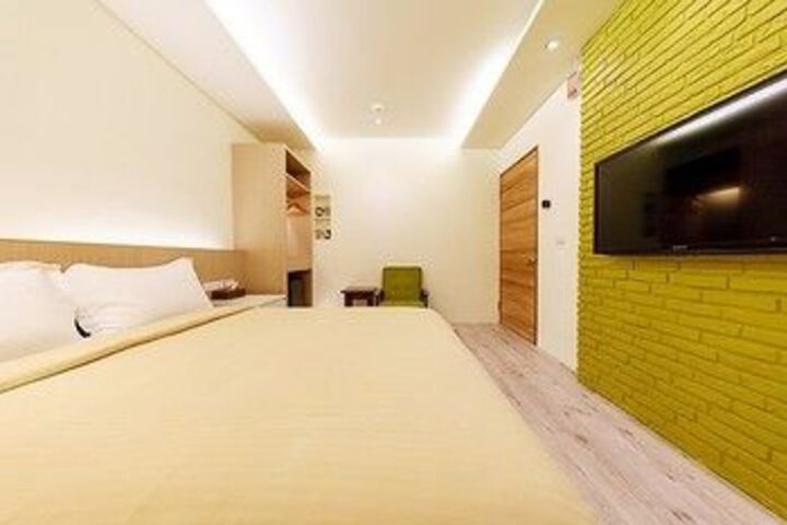 Room 7 of 25