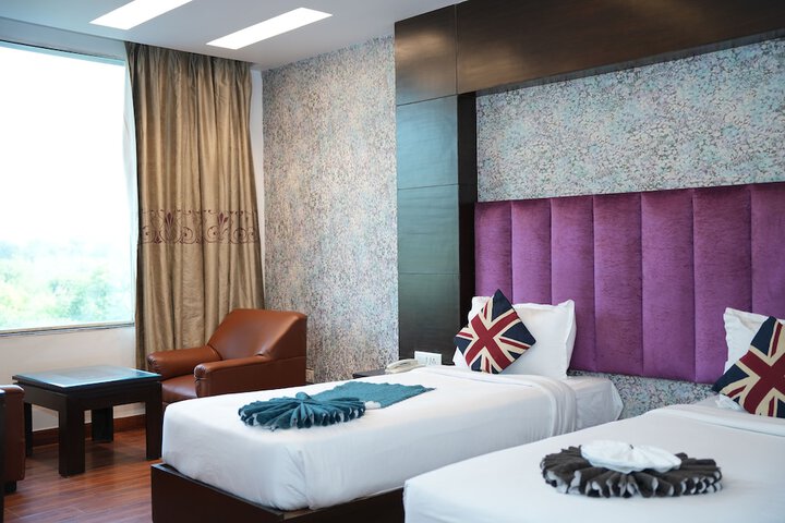 Room 8 of 34