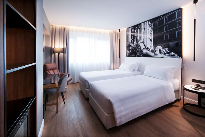 Room 36 of 175