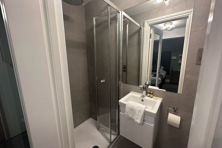 Room 70 of 89