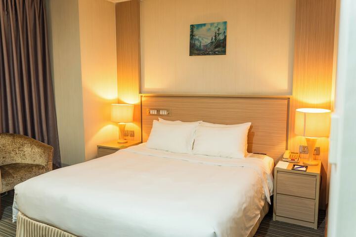 Room 43 of 184