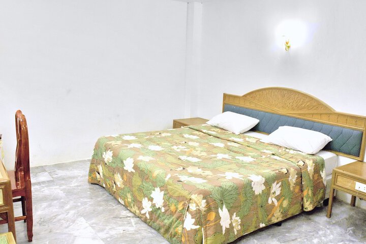 Room 4 of 15