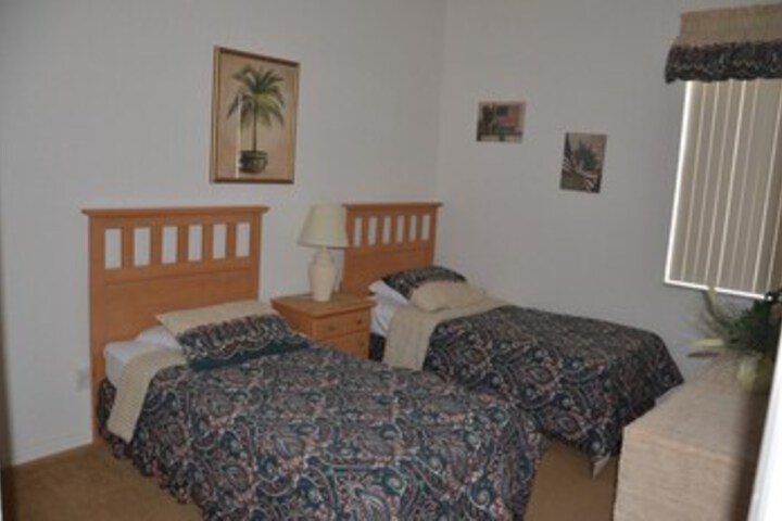 Room 9 of 10