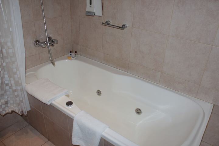 Jetted tub