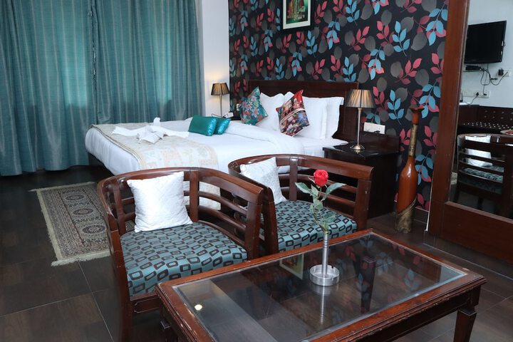 Room 7 of 37