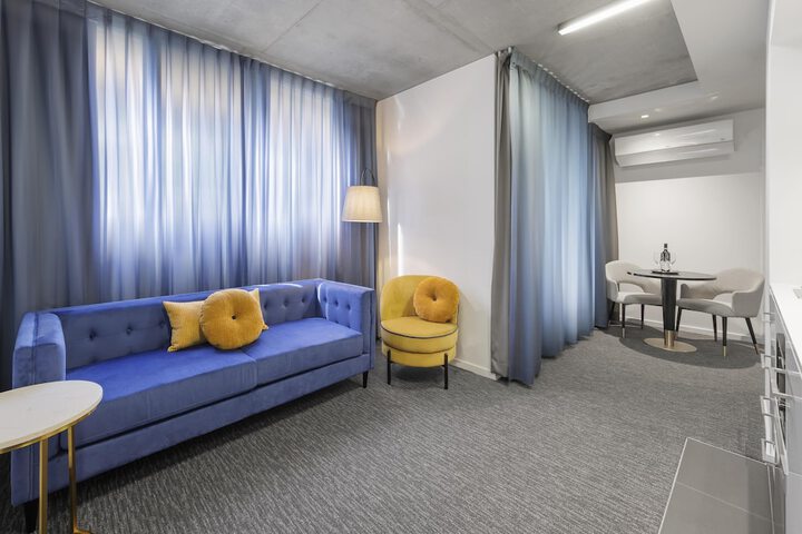 Room 27 of 112