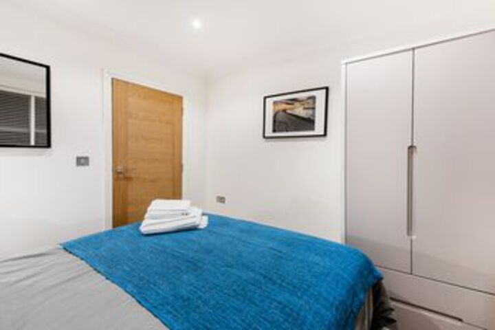 Room 18 of 77