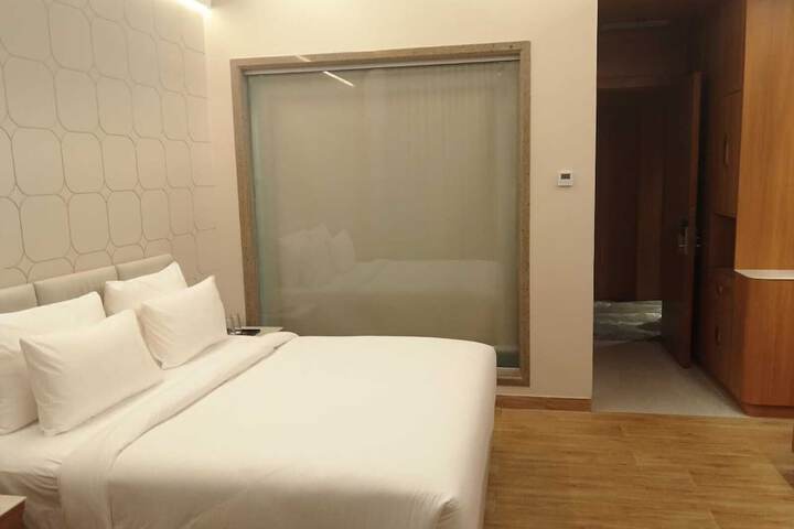 Room 10 of 29