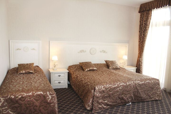 Room 5 of 42