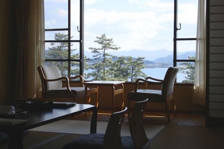 Room 5 of 22