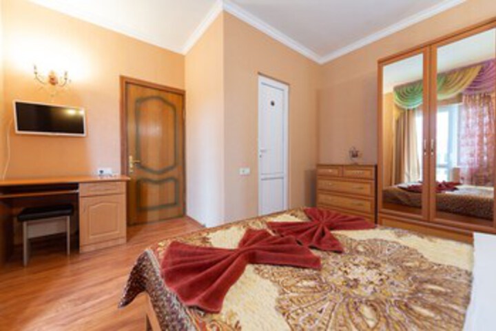 Room 9 of 47