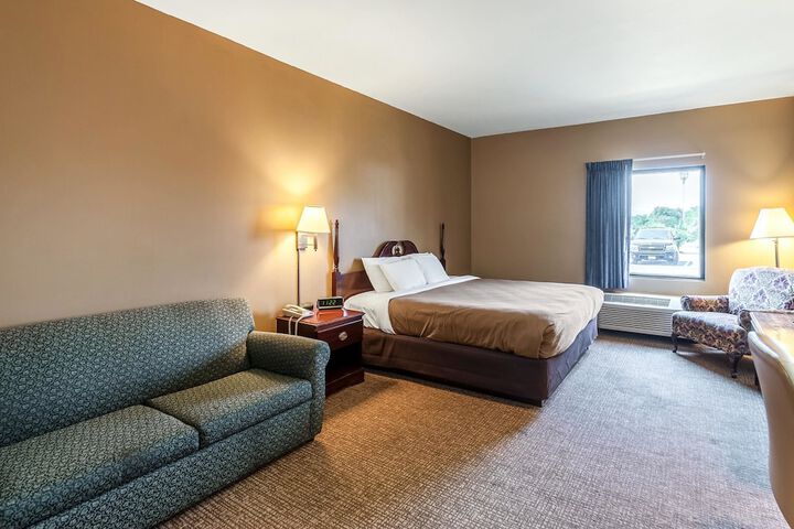 1 King Bed (6 of 14)