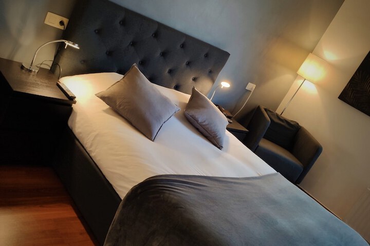 Room 10 of 30