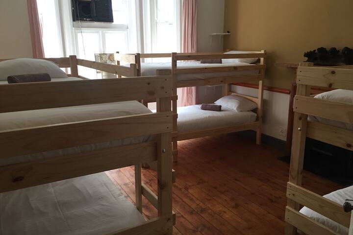 Room 11 of 16
