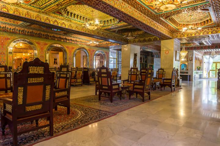 Entrance & Lobby