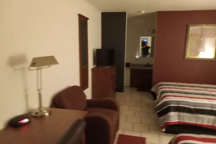2 Queen Beds (4 of 6)